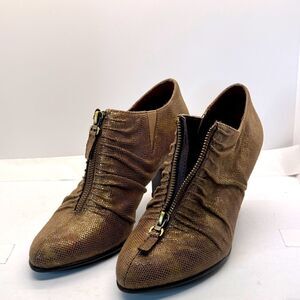 Aerosoles women heels in great condition size 8